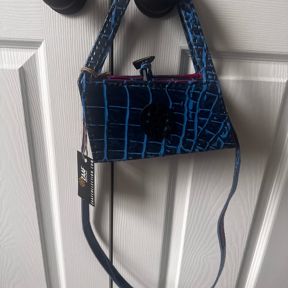 Blue Crocodile Pattern Handbag - Picture 9 of 12